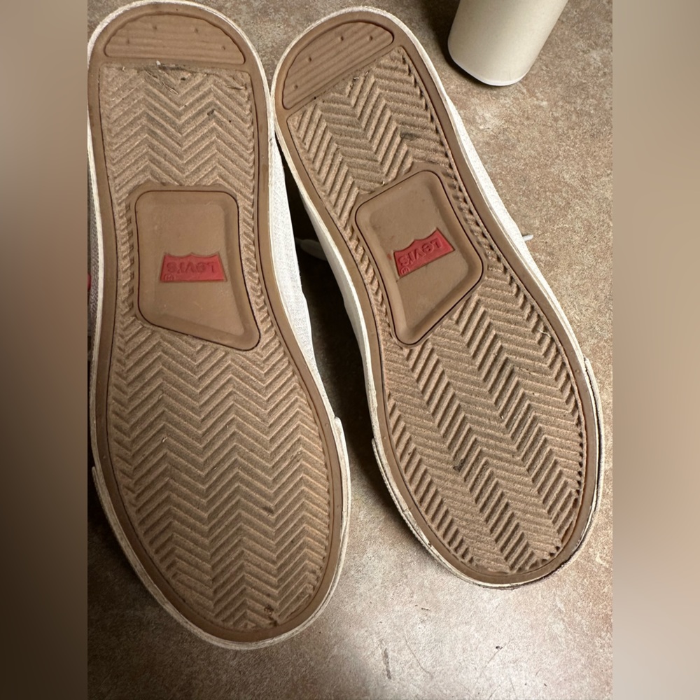 SOLD - Levi’s Grey Leaf Print Lace Up Sneakers - Picture 4 of 7